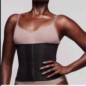 SKIMS Shaping Waist Trainer with Case size M